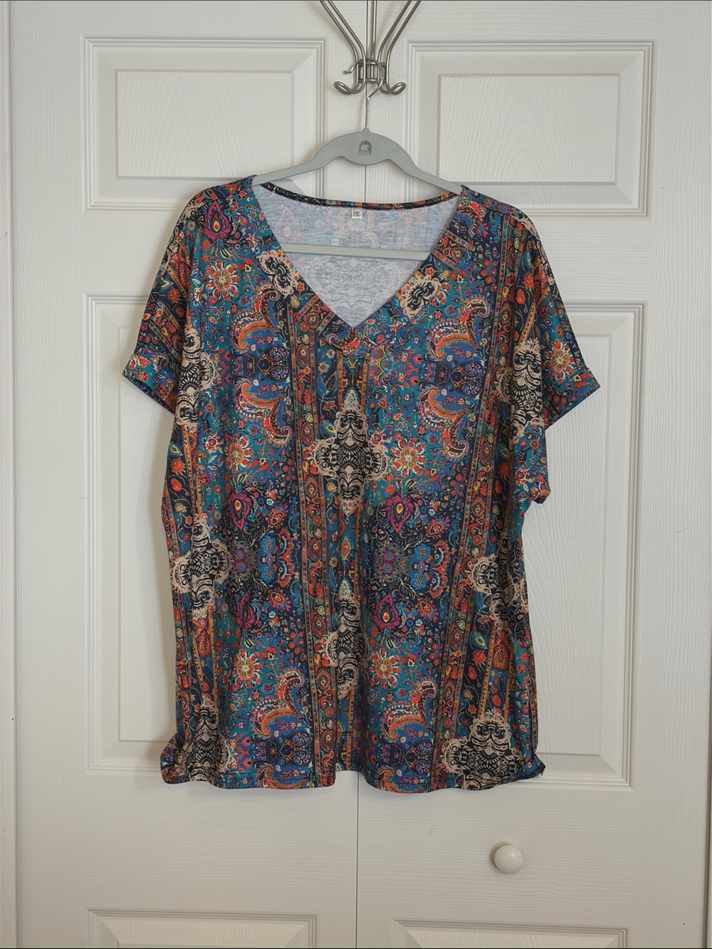 Amazon Women's Short Sleeve V-Neck Paisley Tee in Teal Multi